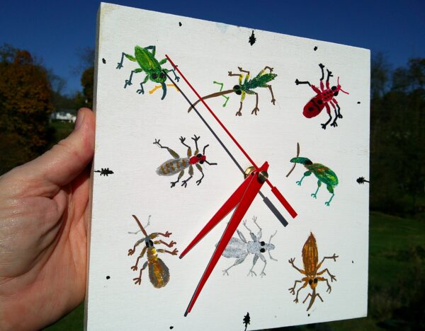 Weeviltime Clock with Red Hands - Image 2